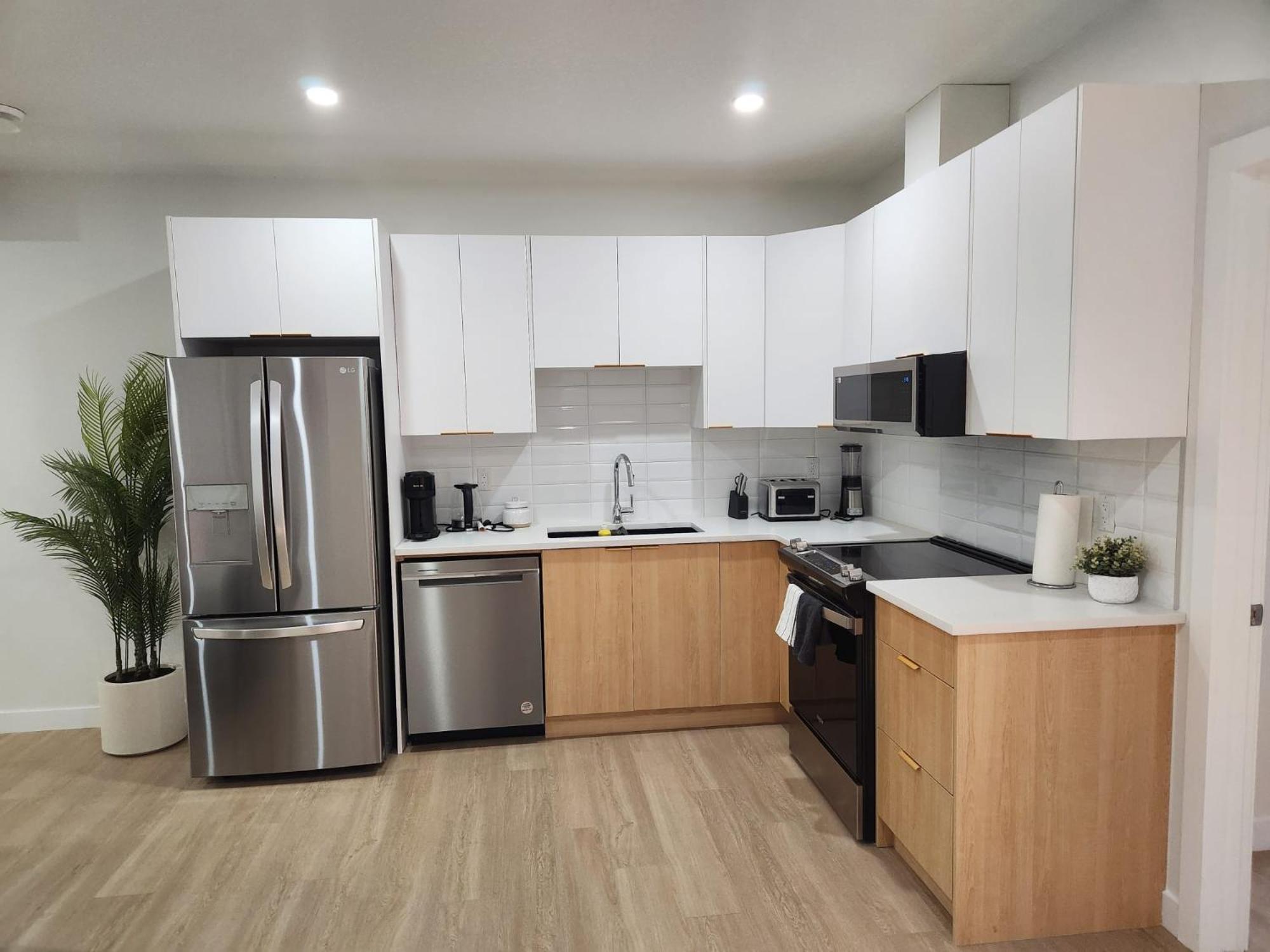 Brand New Deluxe 2 Bedroom Suite With Ac & Den YYC Exterior foto